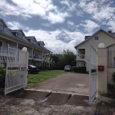 Club Caribbean Apartments Runaway Bay Exterior foto