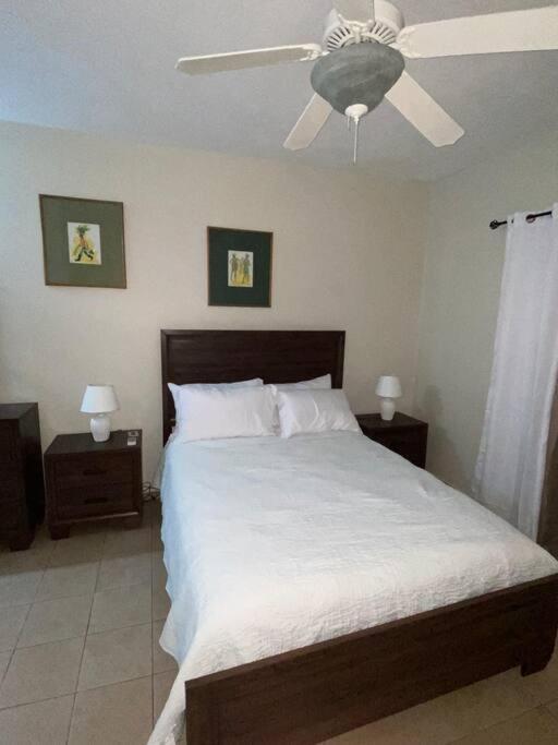 Club Caribbean Apartments Runaway Bay Exterior foto